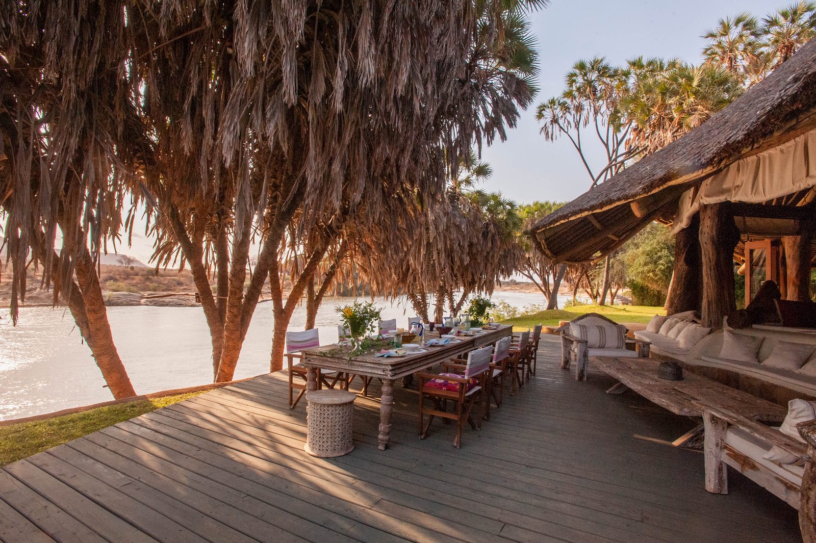 Galdessa, Riverside decks on the Galana